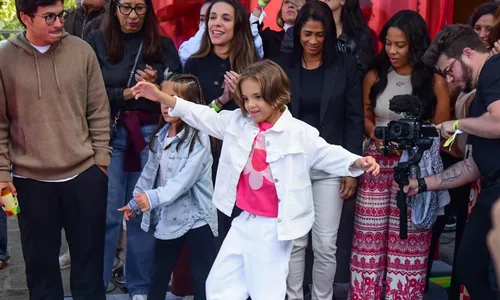 
					Filhas de Ivete Sangalo roubam a cena em gravação e altura surpreende
				
				