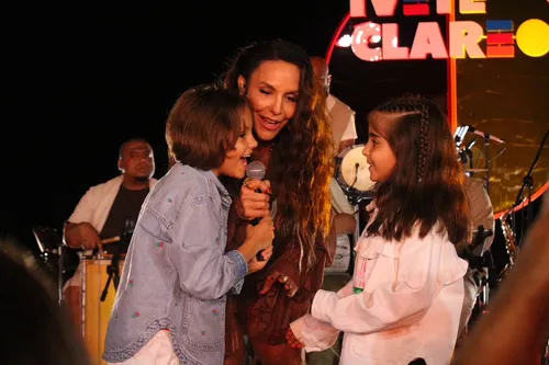 
					Filhas de Ivete Sangalo roubam a cena em gravação e altura surpreende
				
				