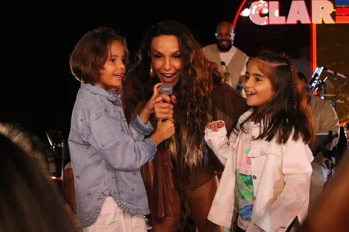 
					Filhas de Ivete Sangalo roubam a cena em gravação e altura surpreende
				
				