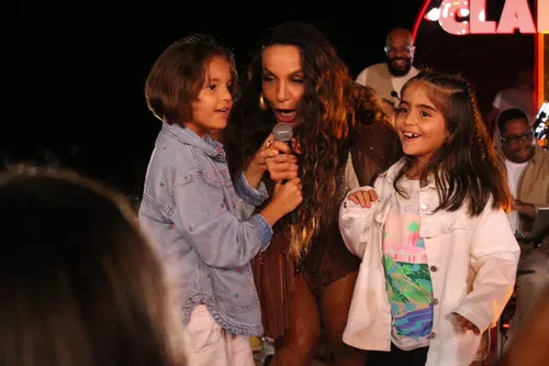 
					Filhas de Ivete Sangalo roubam a cena em gravação e altura surpreende
				
				