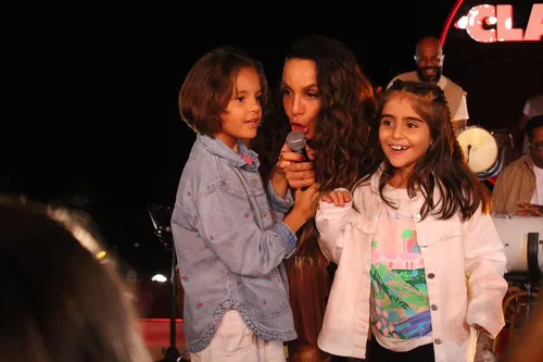 
					Filhas de Ivete Sangalo roubam a cena em gravação e altura surpreende
				
				