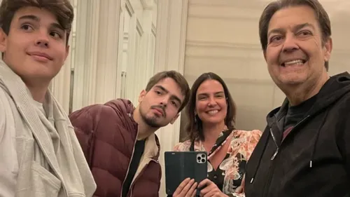 
					Filho caçula de Faustão diz que pai é o 'melhor que poderia ter tido'
				
				