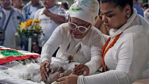 
					Filha de Arlindo Cruz cai no choro ao lembrar últimos momentos do pai
				
				