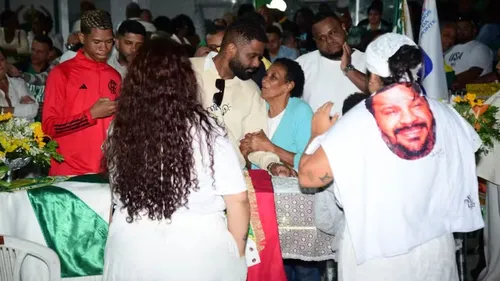 
					Filha de Arlindo Cruz cai no choro ao lembrar últimos momentos do pai
				
				