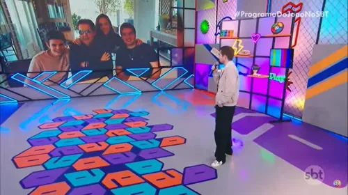 
					Filho de Faustão emociona com homenagem ao pai durante estreia no SBT
				
				