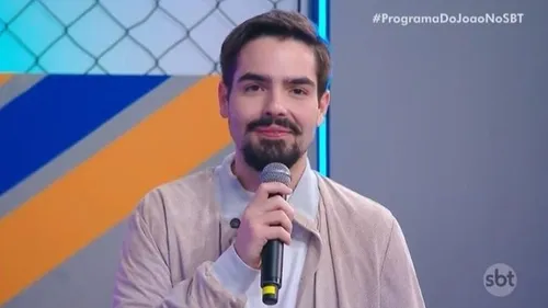 
					Filho de Faustão emociona com homenagem ao pai durante estreia no SBT
				
				