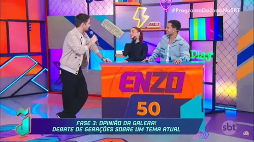 
					Filho de Faustão emociona com homenagem ao pai durante estreia no SBT
				
				