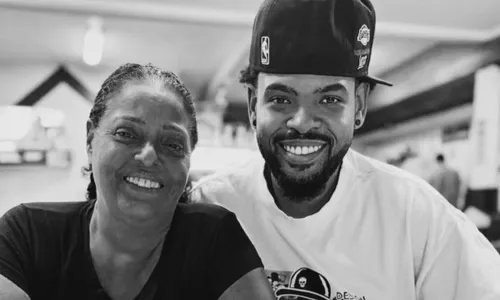 
					Filho de Péricles revela morte da mãe e recebe apoio de famosos na web
				
				