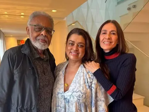 
					Flora Gil comove com presente inédito na missa de 7º dia de Preta Gil
				
				