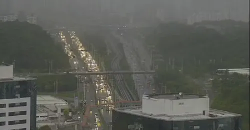 
				
					Frente fria chega a Salvador com chuvas e ventania; confira previsão
				
				