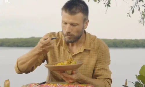
				
					Galinha ensopada: Rodrigo Hilbert aprende receita típica da Bahia
				
				