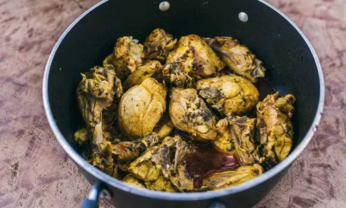 
				
					Galinha ensopada: Rodrigo Hilbert aprende receita típica da Bahia
				
				