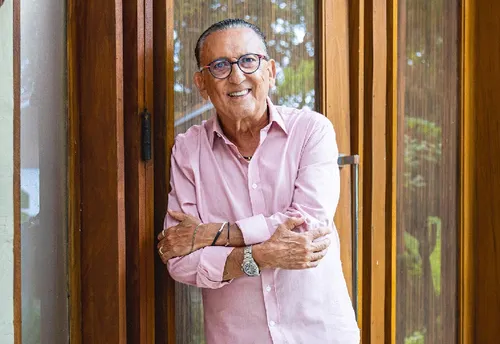 
					Filha de Galvão Bueno atualiza estado de saúde do narrador
				
				