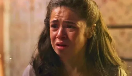 
				
					Garota do Momento: Bia se faz de coitada e Clarice cai em nova armação
				
				
