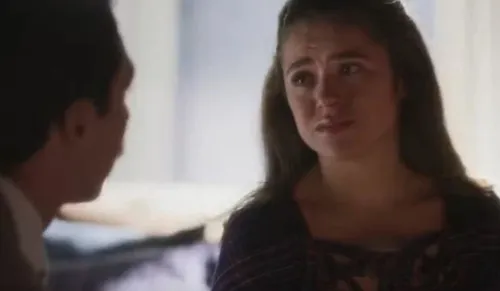 
				
					‘Garota do Momento’: Beto se livra de Bia e se deita com outra mulher
				
				