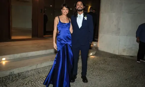 
				
					Giovanna Lancelotti abre álbum de fotos de casamento com Gabriel David
				
				