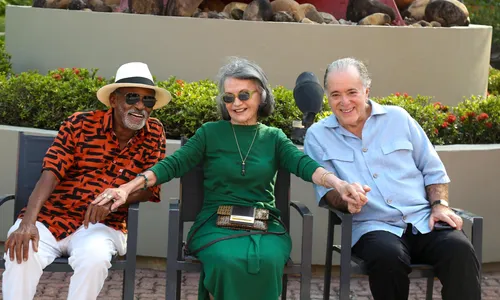 
					Globo emociona veteranos e inaugura Calçada da Fama; veja fotos
				
				