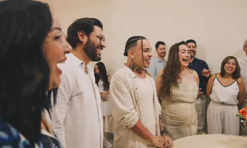 
					Gloria Groove se casa e faz texto emocionante para o marido; leia
				
				