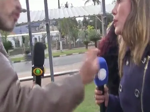 
					Gottino se revolta com agressão de repórter da Band a colega da Record
				
				