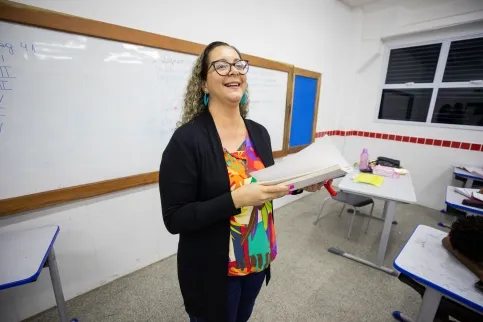 
					Governo antecipa salário e 13º para servidores da Educação na Bahia
				
				