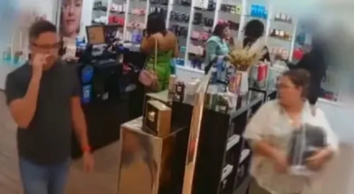 
					Grupo é preso na Bahia suspeito de furtar perfumes e roupas de grife
				
				