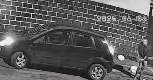 
				
					Homem ateia fogo em carro e imóveis no Centro Histórico de Salvador
				
				