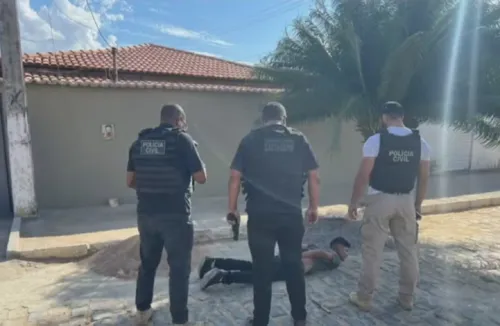 
					Homem é morto a facadas dentro de bar na Bahia; suspeito foi preso
				
				