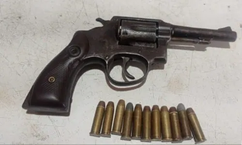 
					Homem é preso com arma de fogo no interior da Bahia
				
				