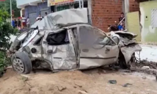 
				
					Homem morre após carro ser atingido e arrastado por caminhão na Bahia
				
				