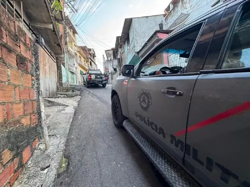 
					Homem rouba canetas emagrecedoras, troca tiros e faz reféns na Bahia
				
				