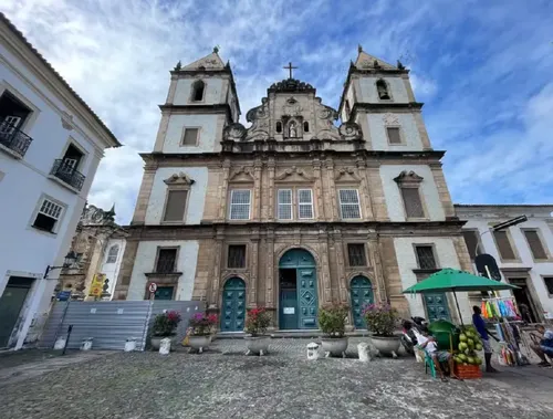 
					'Igreja de ouro' segue interditada em Salvador 6 meses após tragédia
				
				