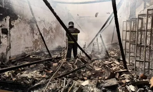 
					Incêndio causa estrago generalizado em comércios de cidade baiana
				
				