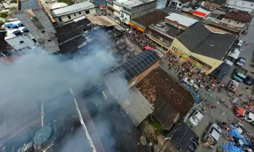 
					Incêndio causa estrago generalizado em comércios de cidade baiana
				
				