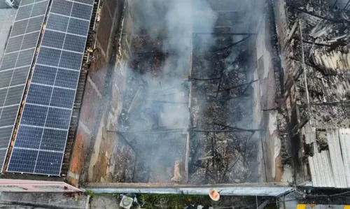 
					Incêndio causa estrago generalizado em comércios de cidade baiana
				
				