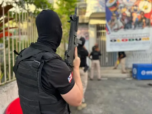 
					Integrantes de torcida organizada do Bahia são presos em Salvador
				
				
