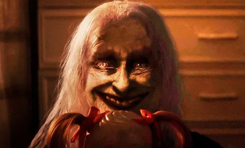 
					'Invocação do Mal 4: O Último Ritual' é carta de amor à franquia
				
				