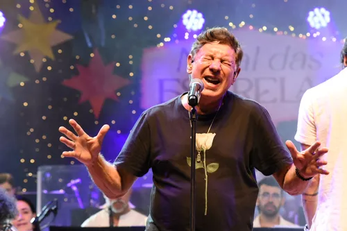 
					Ivete Sangalo cai no choro em show na Concha em meio a fase turbulenta
				
				