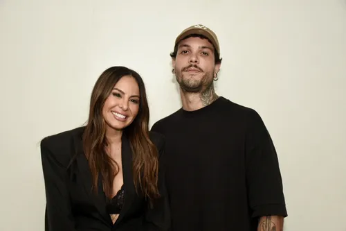 
					Ivete Sangalo cai no choro em show na Concha em meio a fase turbulenta
				
				