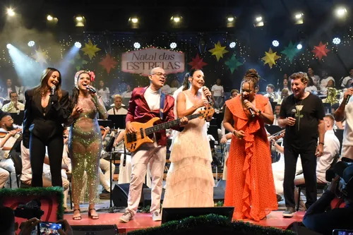 
					Ivete Sangalo cai no choro em show na Concha em meio a fase turbulenta
				
				