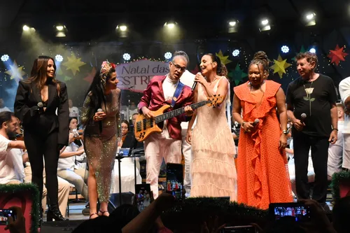
					Ivete Sangalo cai no choro em show na Concha em meio a fase turbulenta
				
				