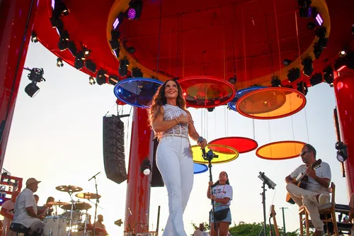 
					Ivete Sangalo dispara em 1⁠º show após divórcio: 'Viva o fogo no c*'
				
				