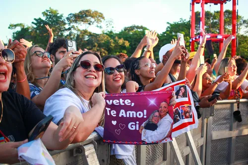 
					Ivete Sangalo estreia 'Clareou' em Salvador, em 1⁠º show após divórcio
				
				