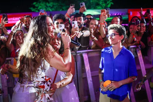 
					Ivete toca Tá Solteira, Mas Não Tá Sozinha e Mumuzinho detona Leo Dias
				
				