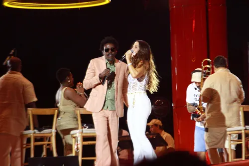 
					Ivete Sangalo estreia 'Clareou' em Salvador, em 1⁠º show após divórcio
				
				