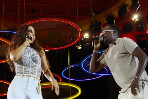 
					Ivete toca Tá Solteira, Mas Não Tá Sozinha e Mumuzinho detona Leo Dias
				
				