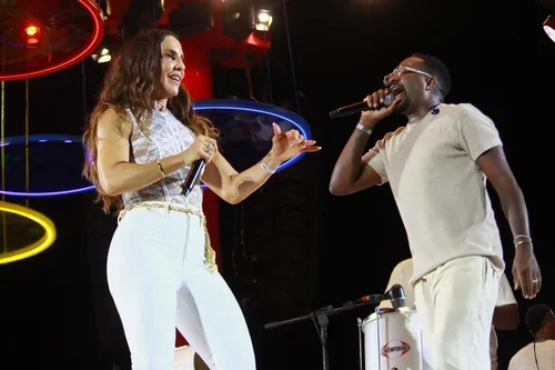 
					Ivete e Mumuzinho brincam da vida pessoal; cantor dá recado a Leo Dias
				
				