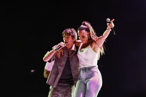 
					Ivete Sangalo estreia turnê em SP com time de famosos; FOTOS
				
				