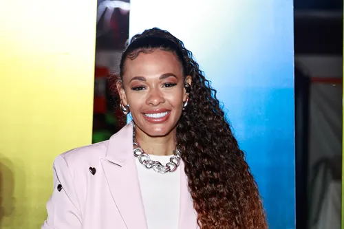 
					Ivete Sangalo estreia turnê em SP com time de famosos; FOTOS
				
				