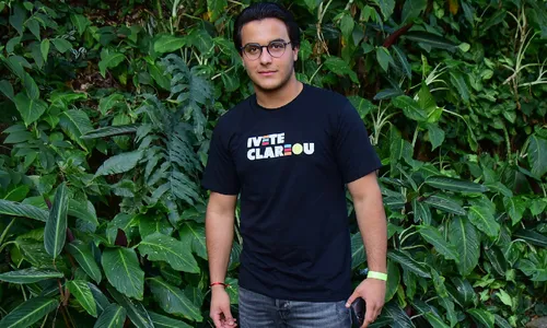 
					Ivete Sangalo reúne filho e famosos em gravação no Rio; veja looks
				
				