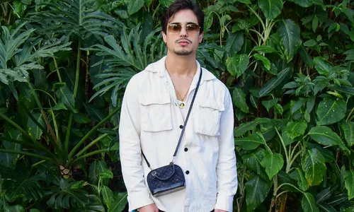 
					Ivete Sangalo reúne filho e famosos em gravação no Rio; veja looks
				
				